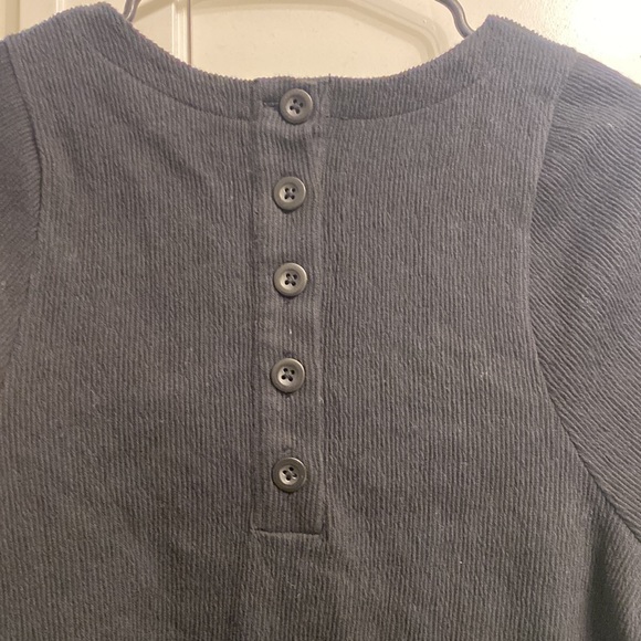 Button Back Texture and Thread Tee - Picture 7 of 8